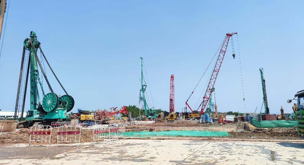 金泰抓钻铣设备马力全开，汇战“羊城花冠”白云机场T3航站楼